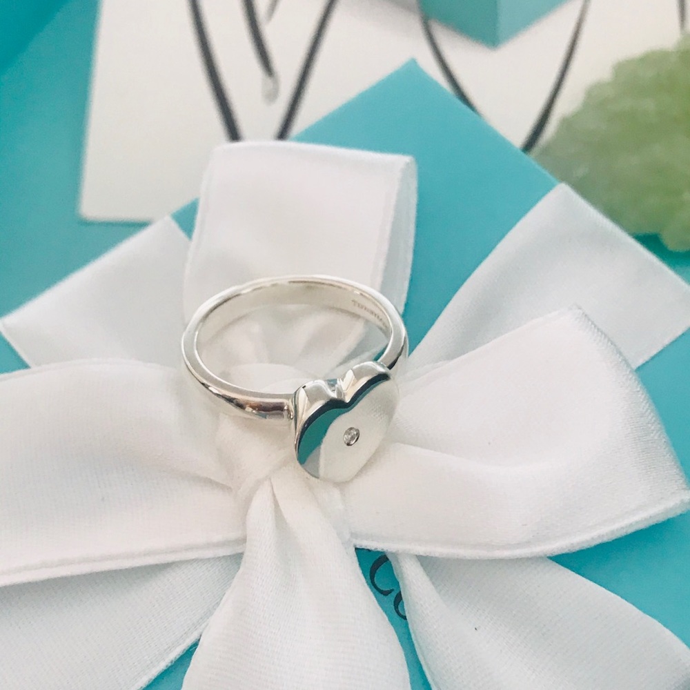 Tiffany ring‎